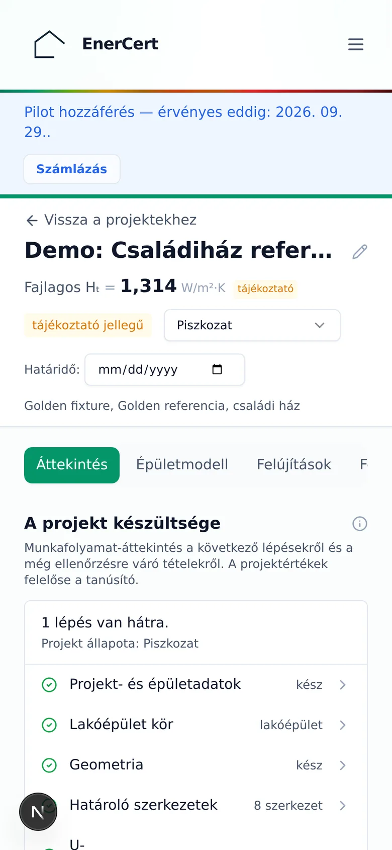 EnerCert projekt nézet telefonon: a projekt készültségi listája a következő lépésekkel, a lakóépületi hatókör és a tájékoztató jellegre figyelmeztető jelölés.